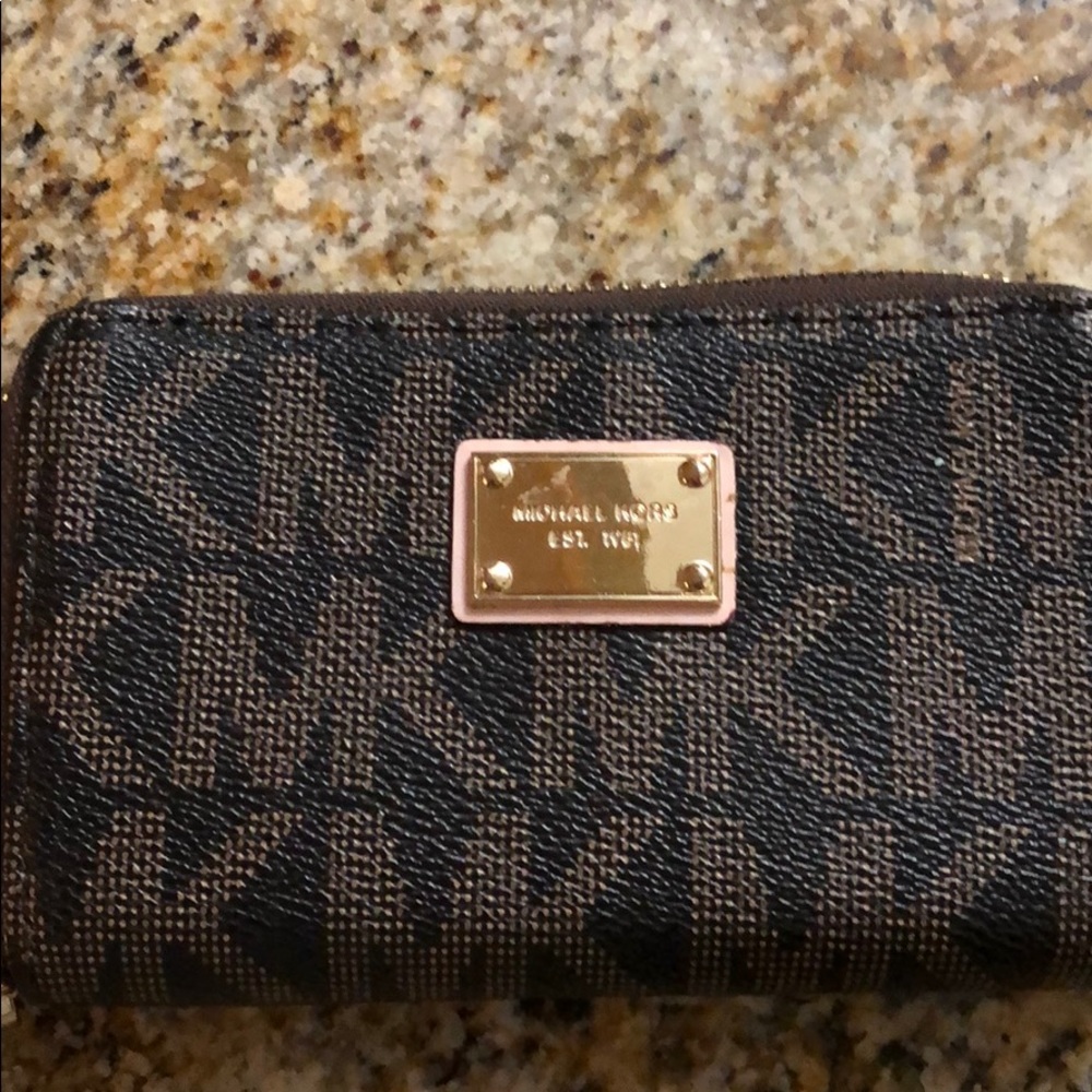 Michael kors clutch